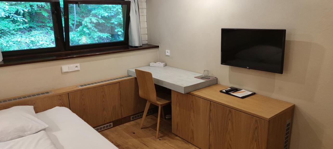 Koliba U Cerneho Medveda Hotel Zlin Ngoại thất bức ảnh