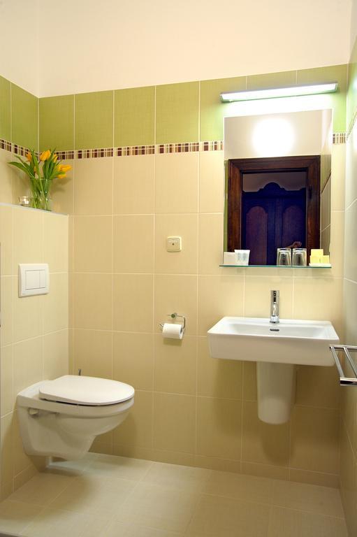 Koliba U Cerneho Medveda Hotel Zlin Ngoại thất bức ảnh