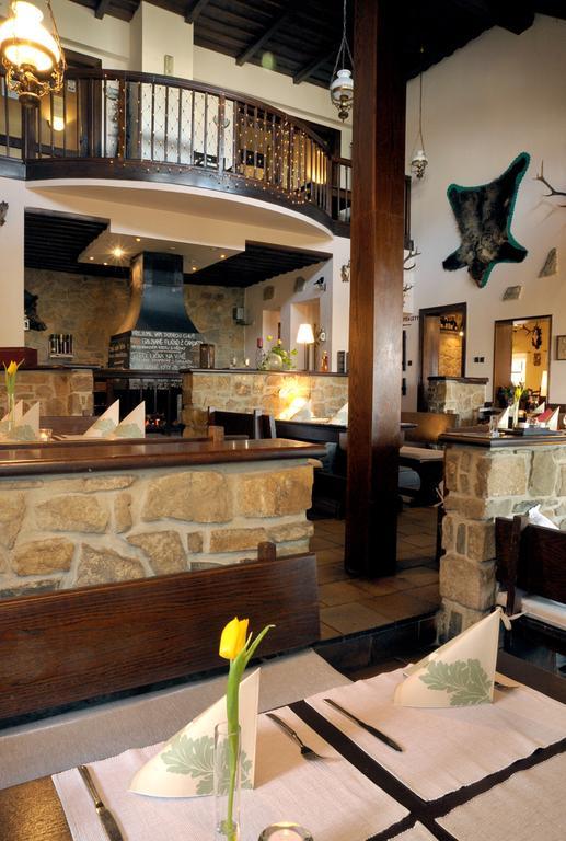 Koliba U Cerneho Medveda Hotel Zlin Ngoại thất bức ảnh