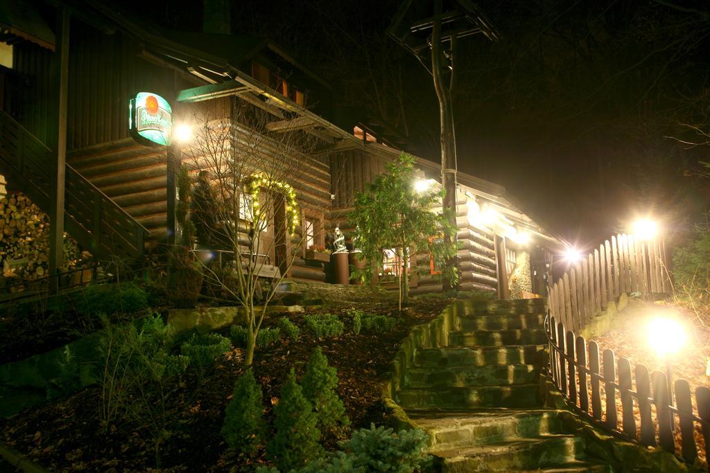 Koliba U Cerneho Medveda Hotel Zlin Ngoại thất bức ảnh